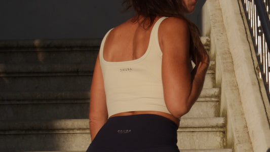 Top deportivo Blanco Huevo de ONURA SPORT WEAR