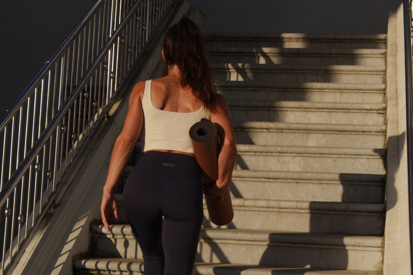 Top deportivo Blanco Huevo de ONURA SPORT WEAR